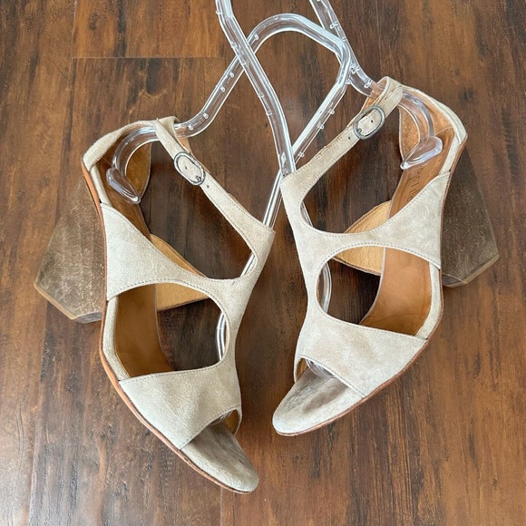 COCLICO Cut Out Ankle Strap Heeled Sandals Taupe Suede Leather - Picture 3 of 12